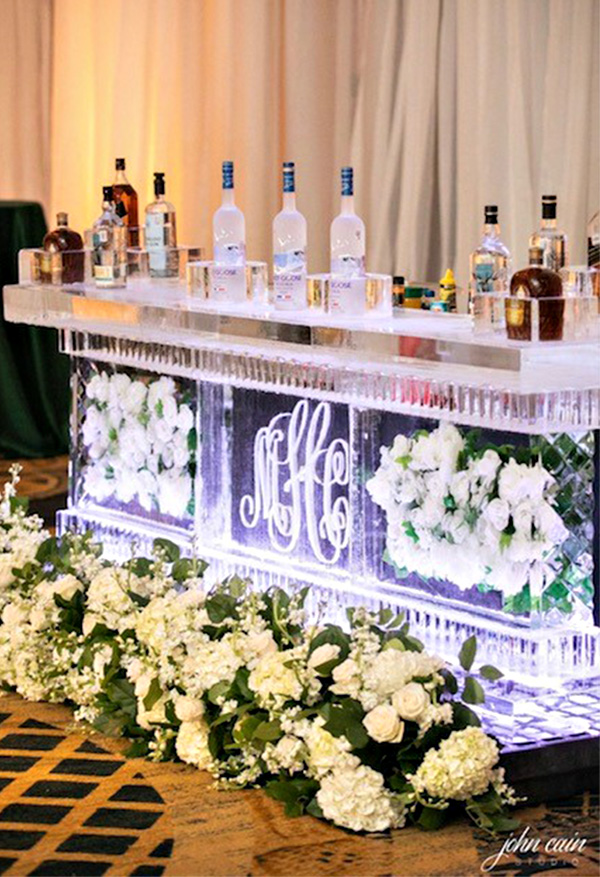 Bar Station with Garnishes on Ice – License Images – 688094